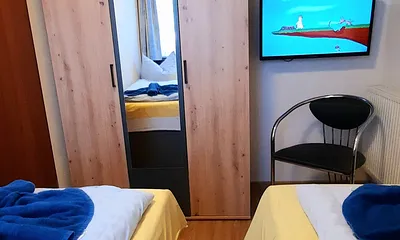 2. Schlafzimmer mit TV 