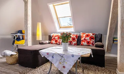 Auf der Couch im Wohnzimmer kann für 1-2 Personen aufgebettet werden.