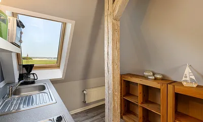 Aus dem Fenster sehen Sie den Bodden und die Wittower Fähre.