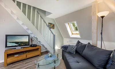 Das Wohnzimmer mit TV.