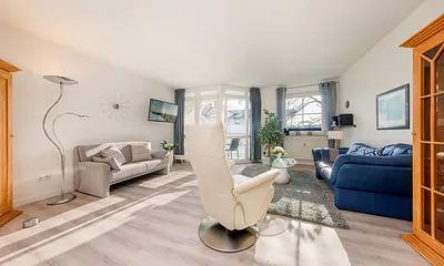 Das Wohnzimmer bietet Ihnen Smart-TV, eine Stereoanlage mit CD-Player, USB-Buchse und Port für iPad und iPhone.