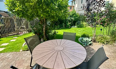 Terrasse mit Gartenblick