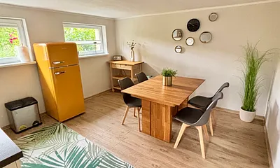 Essbereich, Kühlschrank mit Gefrierfach, Radio