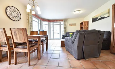 Wohnbereich mit Esstisch