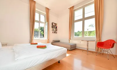 Schlafzimmer 1