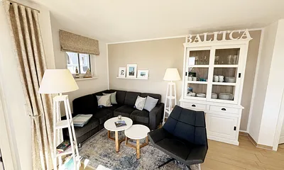 Wohnbereich mit gemütlicher Couch