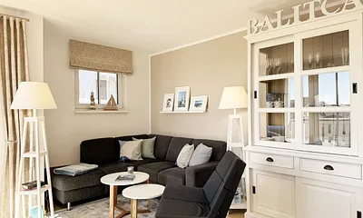 Wohnbereich mit gemütlicher Couch