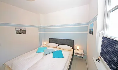 2. Schlafzimmer mit TV