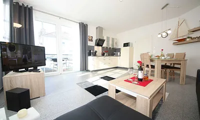 Wohnbereich mit Sitzlandschaft, Leselampe, Smart-TV, Blu-Ray / DVD Player, Sound-Anlage und DAB-Radio