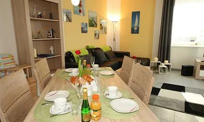 Essplatz für 4 Personen mit Ausziehtisch