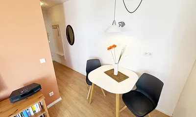 Esstisch mit Stühlen