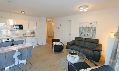 Wohnzimmer mit Blick zu Küche