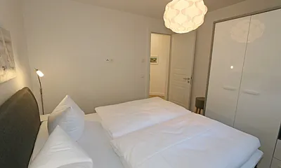 Schlafzimmer mit Doppelbett