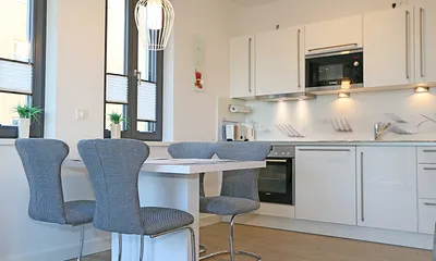 Küchenzeile mit Backofen