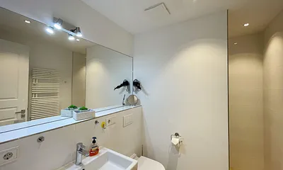 2. Bad mit Waschbecken