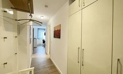 Flur mit großem Schrank