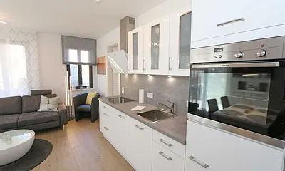 Küchenzeile mit Backofen