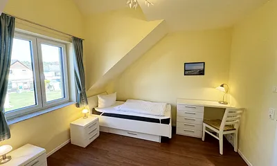 2. Schlafzimmer mit 2 Einzelbetten und Kleiderschrank