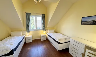 Auch hier finden Sie im 2. Schlafzimmer einen Schreibtisch