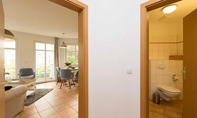 Wohnungsflur mit Blick in den Wohnbereich