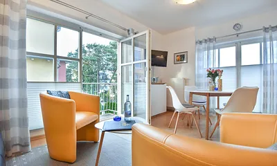 Wohnbereich mit Balkonzugang