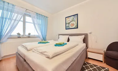 Schlafzimmer mit Doppelbett