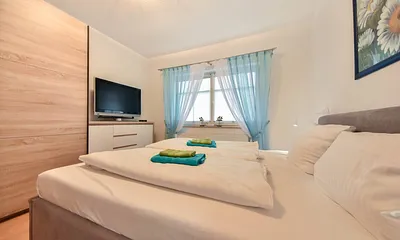 Schlafzimmer mit TV