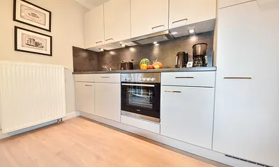 voll ausgestattete Küchenzeile