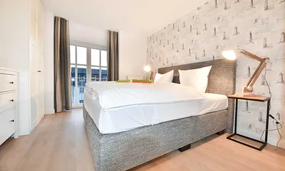 Schlafzimmer mit Doppelbett