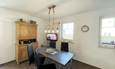 Esstisch mit Bestuhlung (4 Personen)