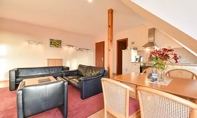 Wohnbereich mit Esstisch