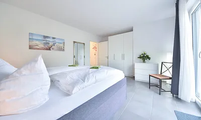 Schlafzimmer mit Doppelbett