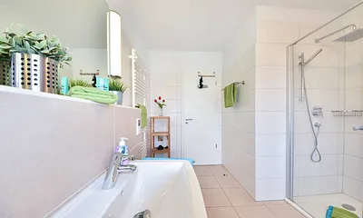 Bad mit ebenerdiger Dusche