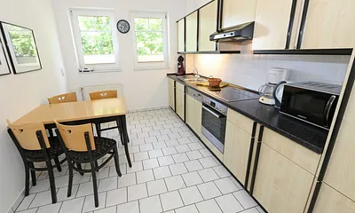 Küchenzeile mit Backofen