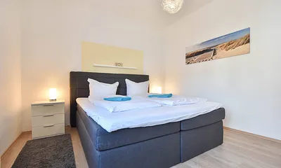 Boxspringbett im Hauptschlafzimmer