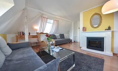 Wohnbereich mit Elektrokamin 