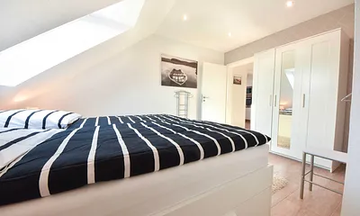 Doppelbett mit hohem Einstieg