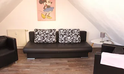 Galerie mit Doppelschlafsofa und Bettsessel