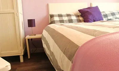 Schlafzimmer mit Doppelbett