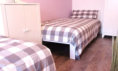 Schlafzimmer mit 2 Einzelbetten