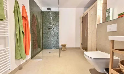 Bad mit bodentiefer Dusche 