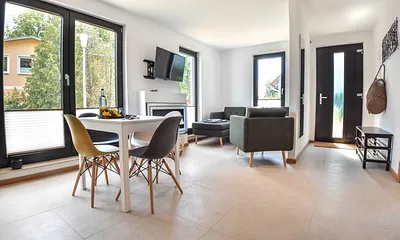 Wohnbereich mit Esstisch und Platz für 4 Personen