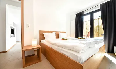 Schlafzimmer mit Doppelbett