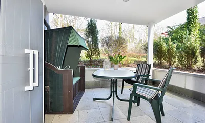 Terrasse mit Strandkorb