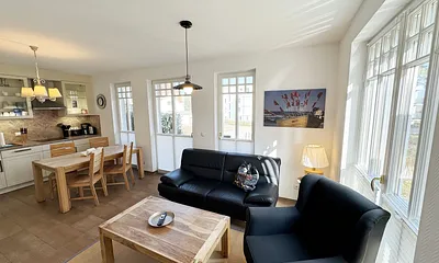 gemütliches Wohnzimmer mit Couch