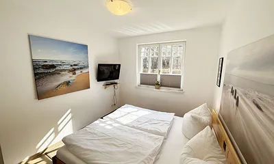 1.Schlafzimmer mit Flachbild-TV