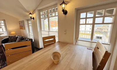 Essbereich mit Blick nach draußen