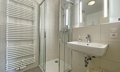 Badezimmer mit Dusche