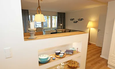 offene Eck- Küchenzeile mit Kühlschrank und Gefrierfach, Geschirrspüler, 4 Zonen Ceranfeld mit Backofen, Mikrowelle, Kaffeemaschine, Nespresso Maschine, Toaster und Wasserkocher 