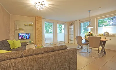 Wohnzimmer mit Esstisch